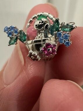 Gnoce Snoopy sitting in Easter basket charm
